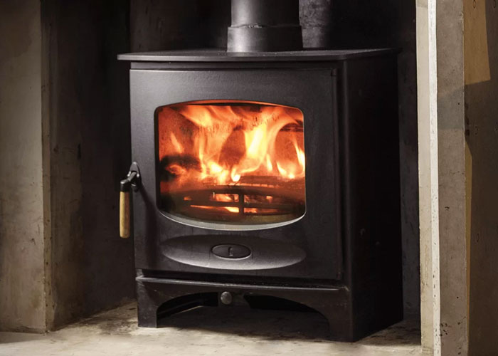 A black Charnwood C-Seven Wood Burning Stove.